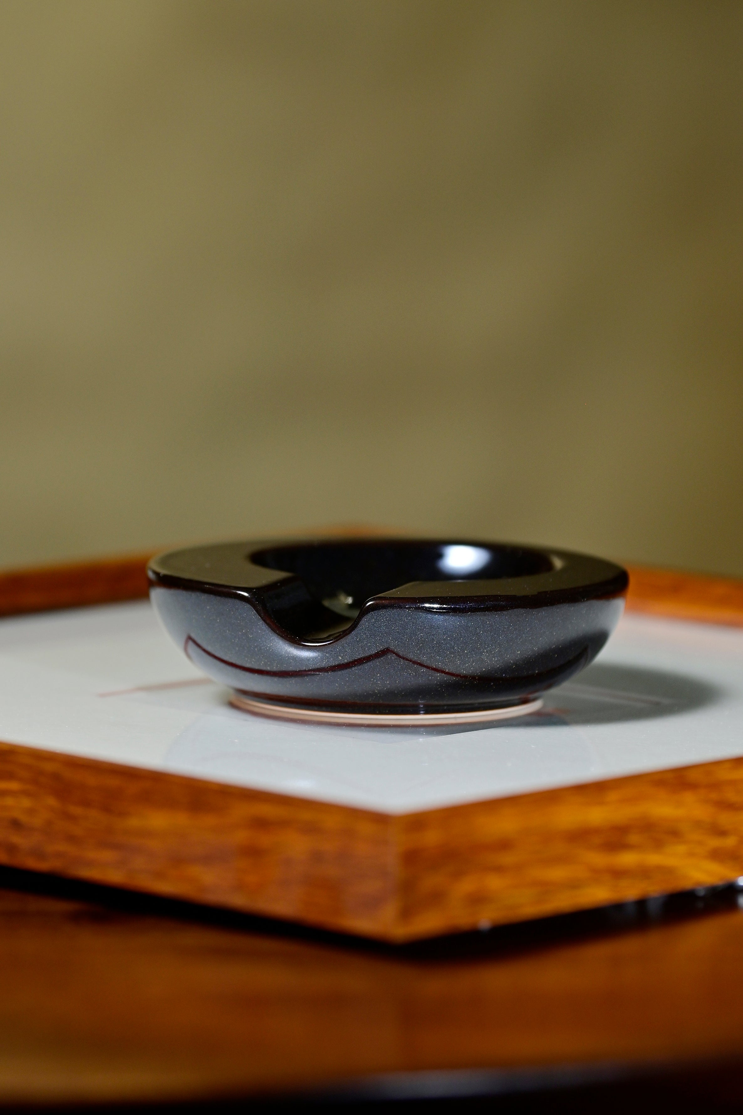 Black glaze with leaf pattern-cigar tray