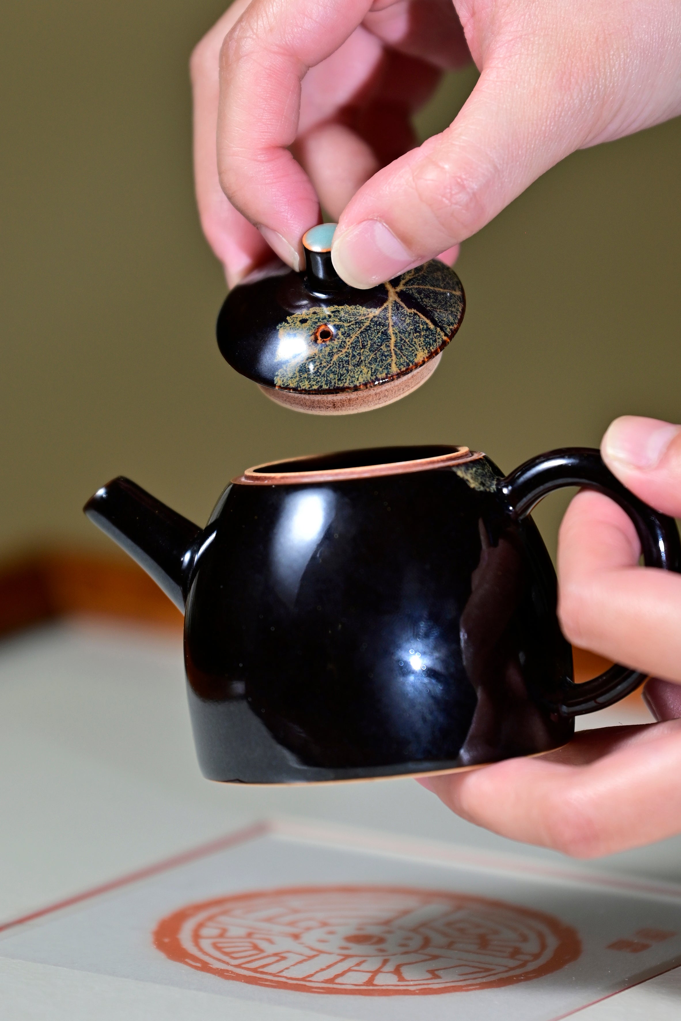 Black glaze with leaf pattern-teapot