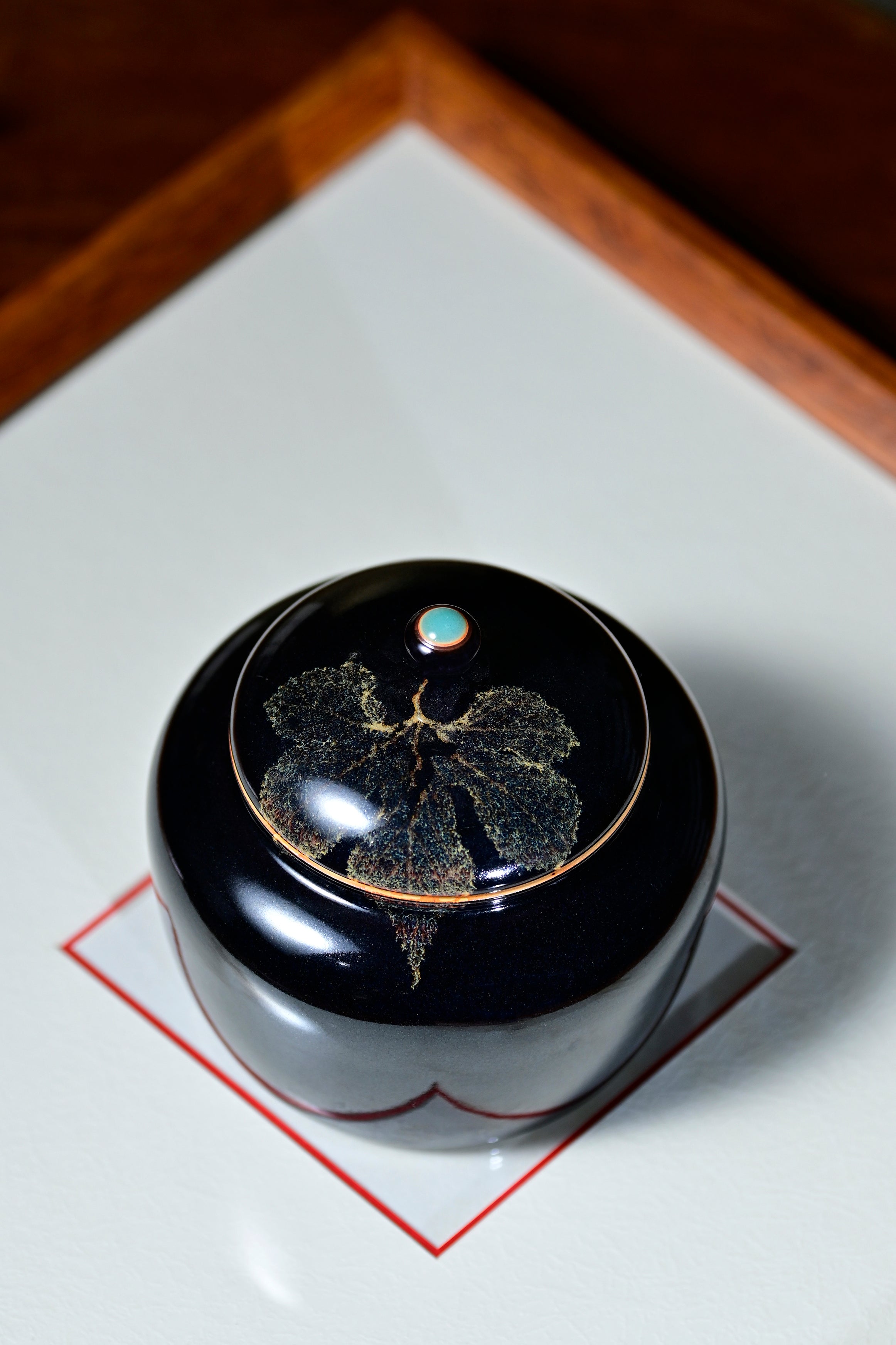 Black glaze with leaf pattern-tea caddy