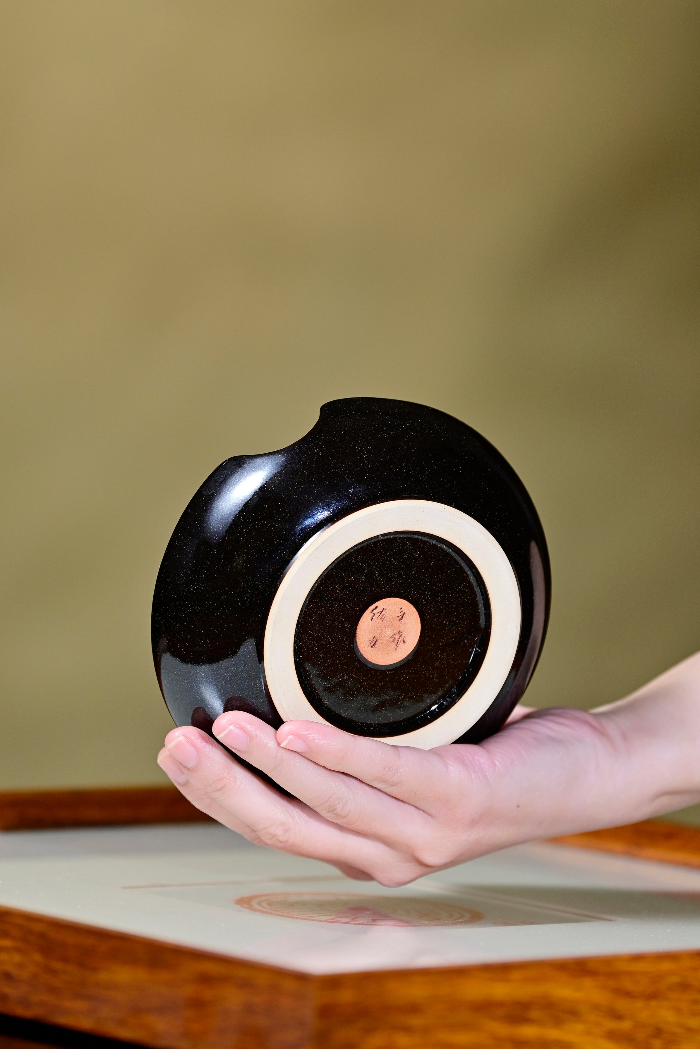 Black glaze with leaf pattern-cigar tray