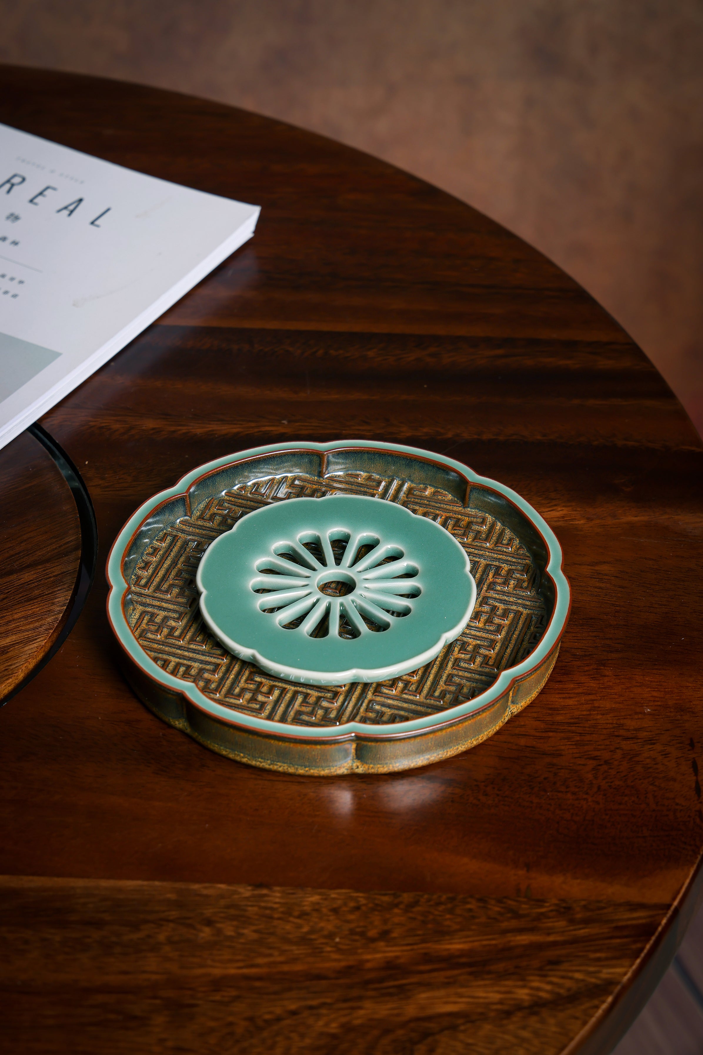 Huang Ke's Works- Flower-shaped plate