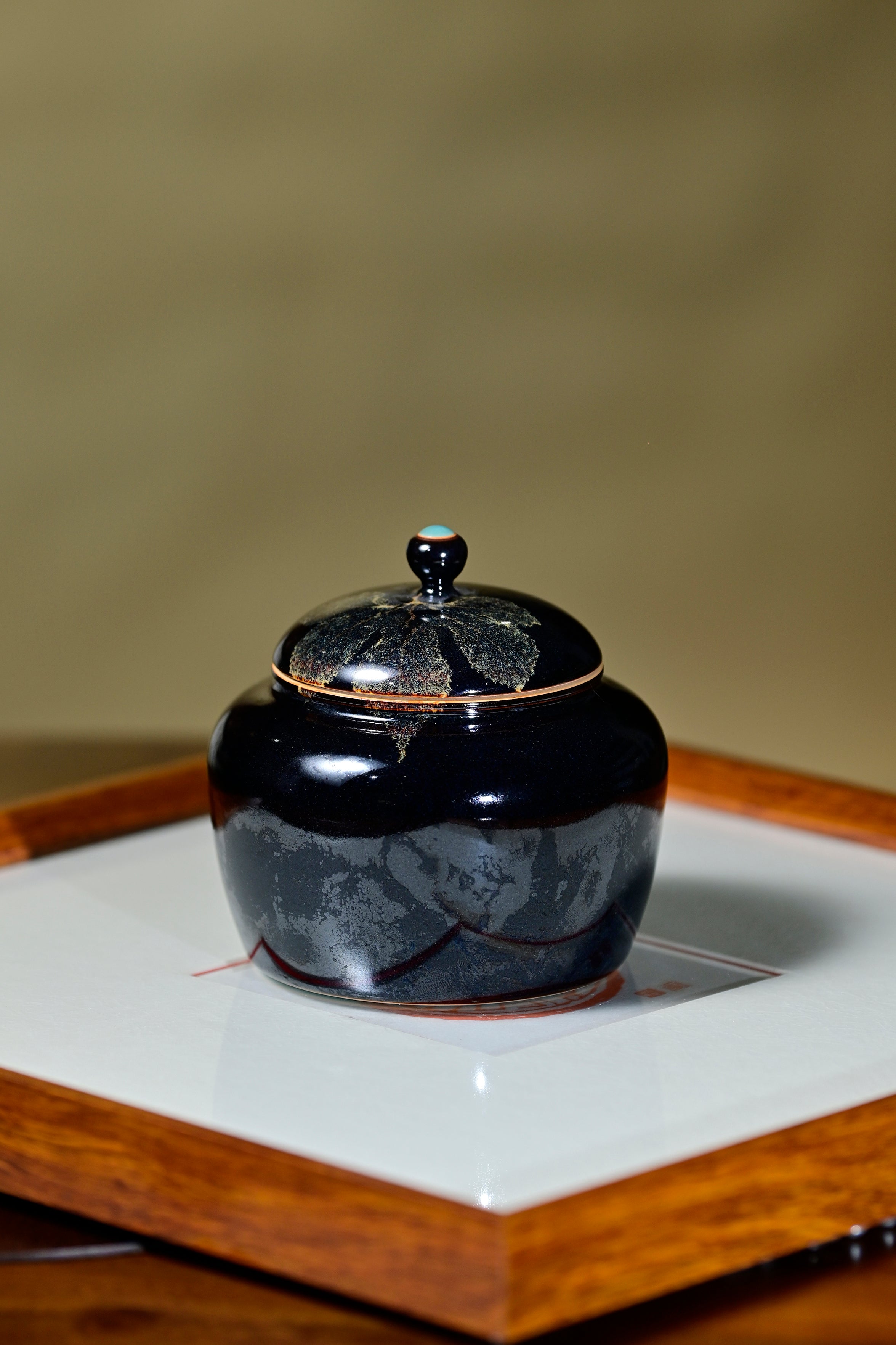 Black glaze with leaf pattern-tea caddy