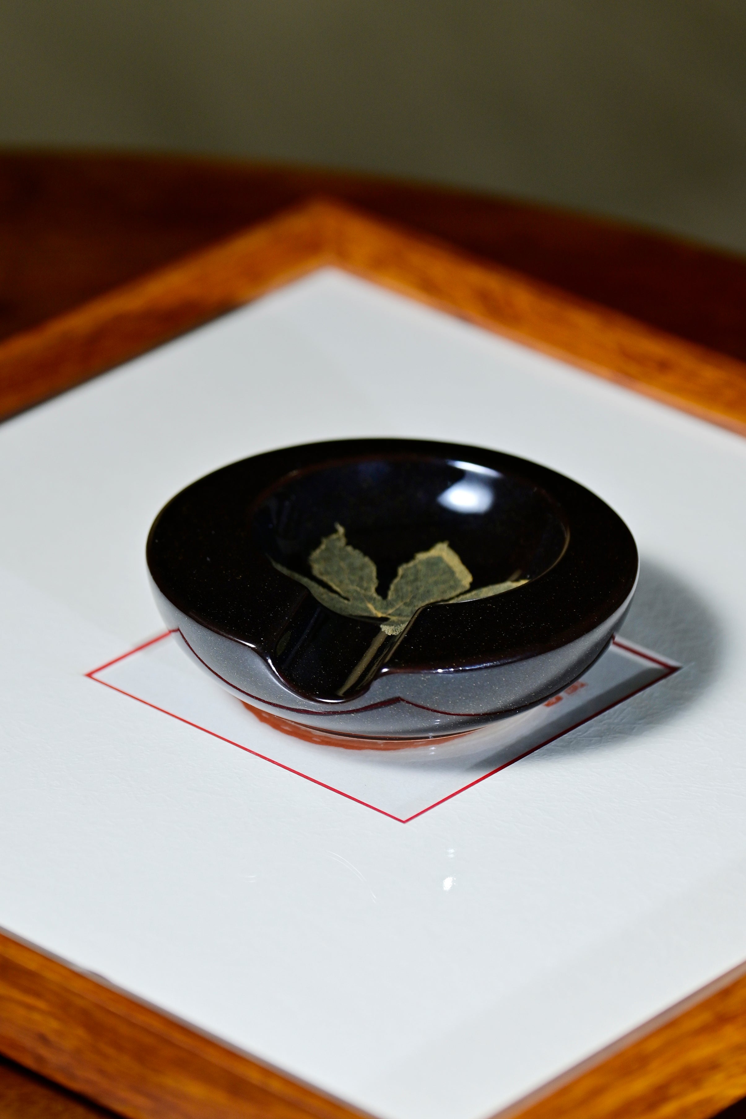 Black glaze with leaf pattern-cigar tray
