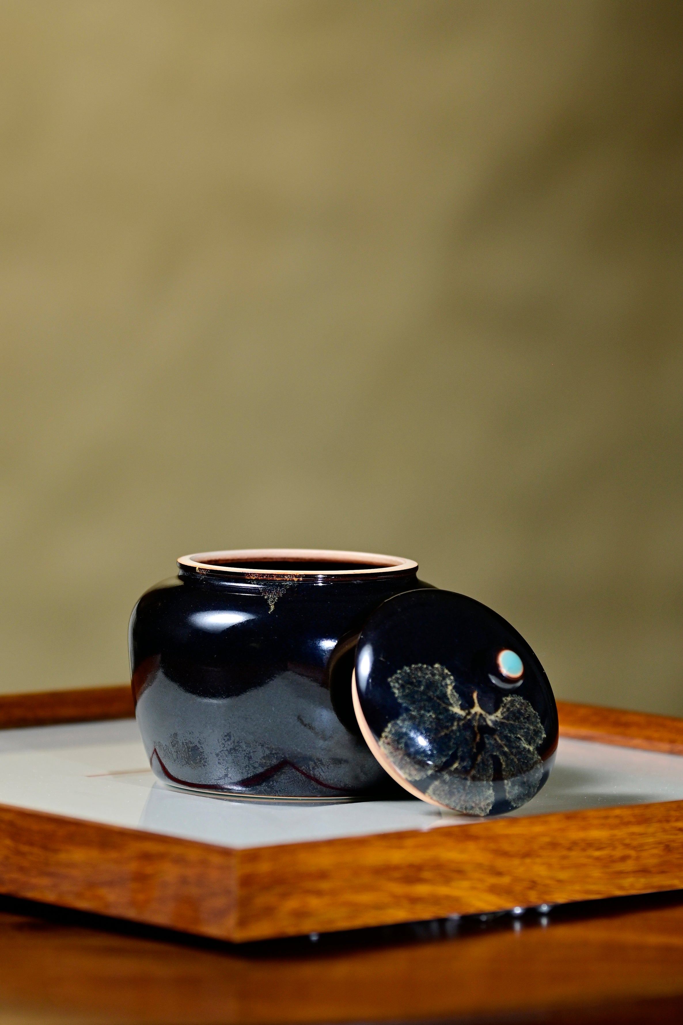 Black glaze with leaf pattern-tea caddy