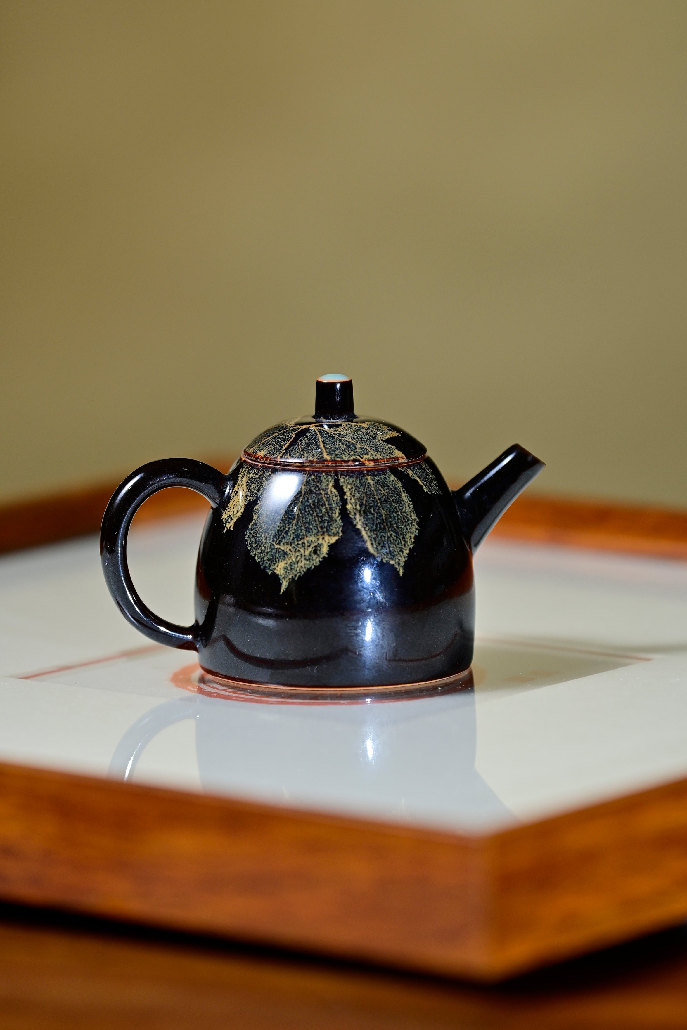 Black glaze with leaf pattern-teapot